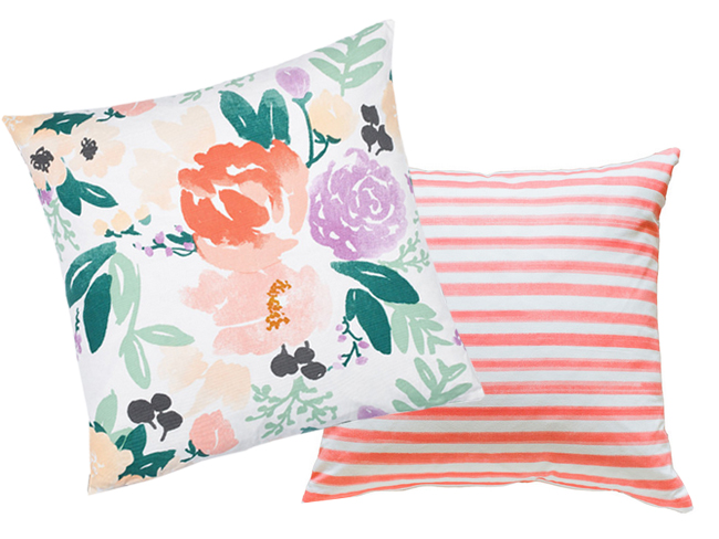 Colorful accent pillows to decorate your home for spring