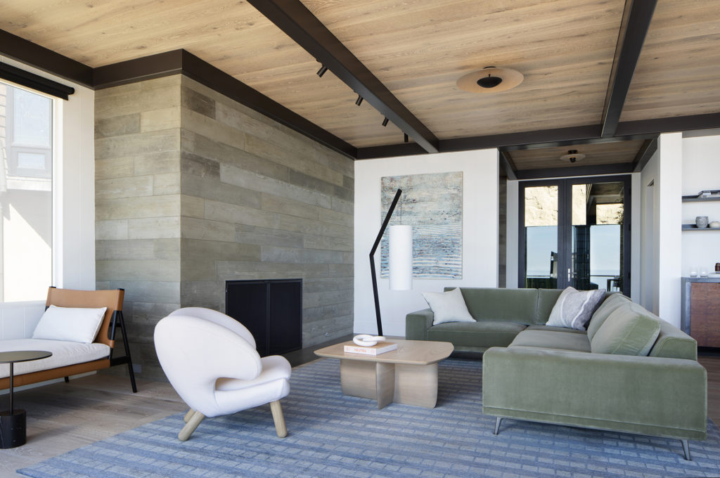 Modern living room design by San Francisco Bay Area interior design firm Niche Interiors