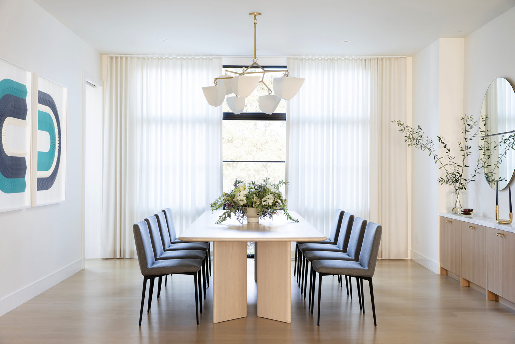 Modern California dining room with custom furniture in Menlo Park home in the San Francisco Bay Area